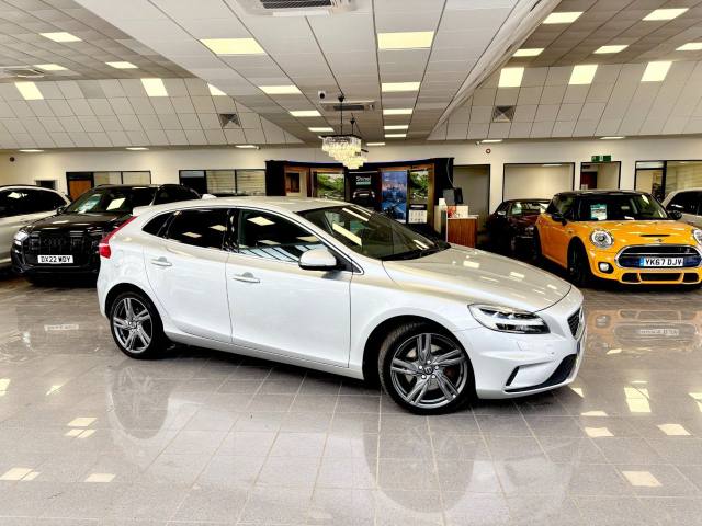 2017 VOLVO V40