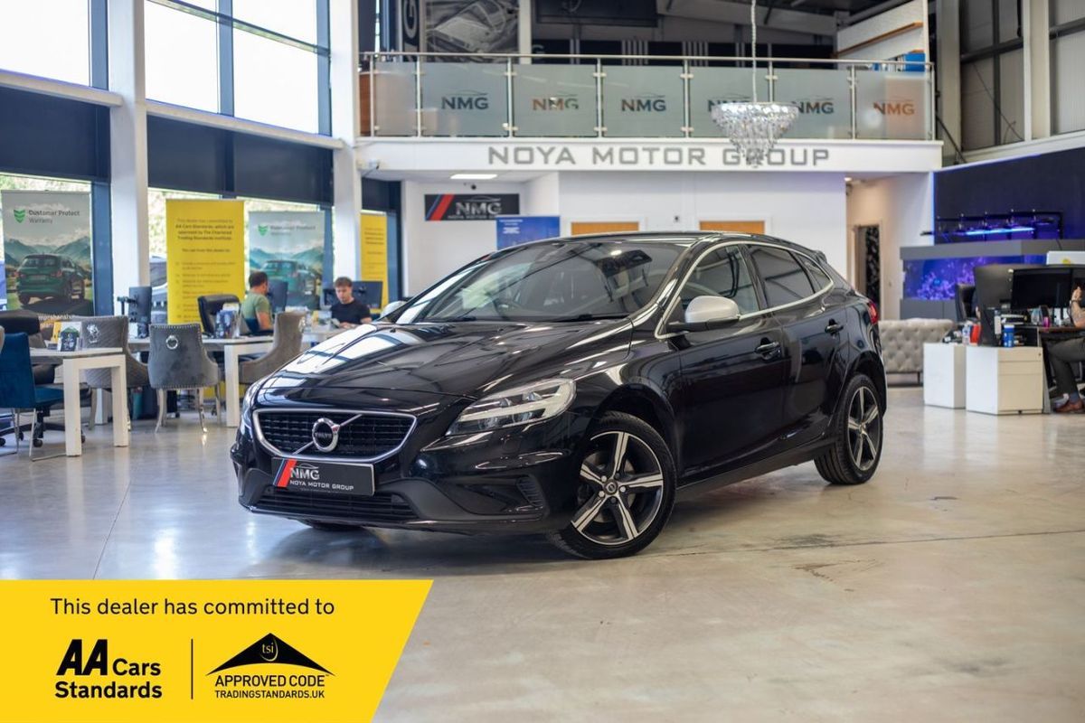 2019 VOLVO V40