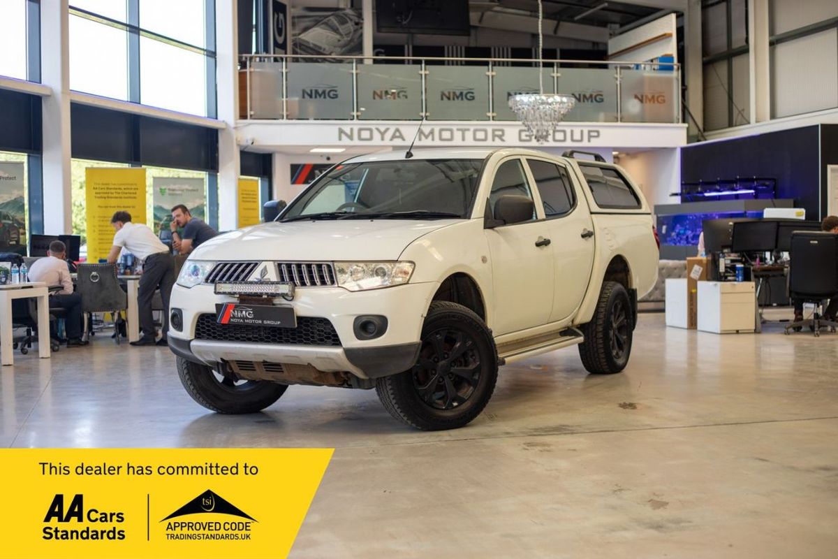 2012 MITSUBISHI L200